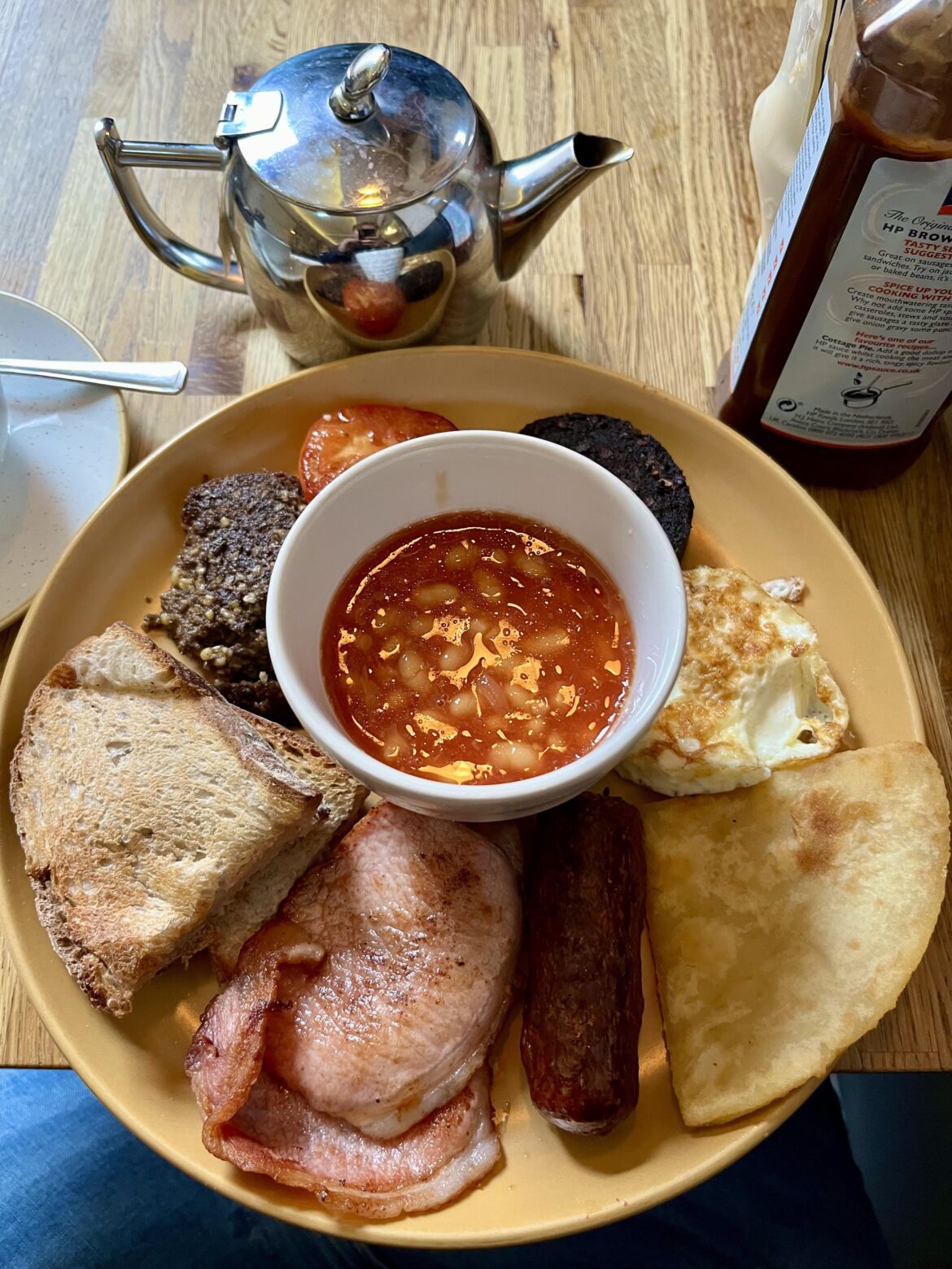 Had a posh Scottish brekkie in Edinburgh, proper tea from the pot and the obligatory HP to squirt all over it