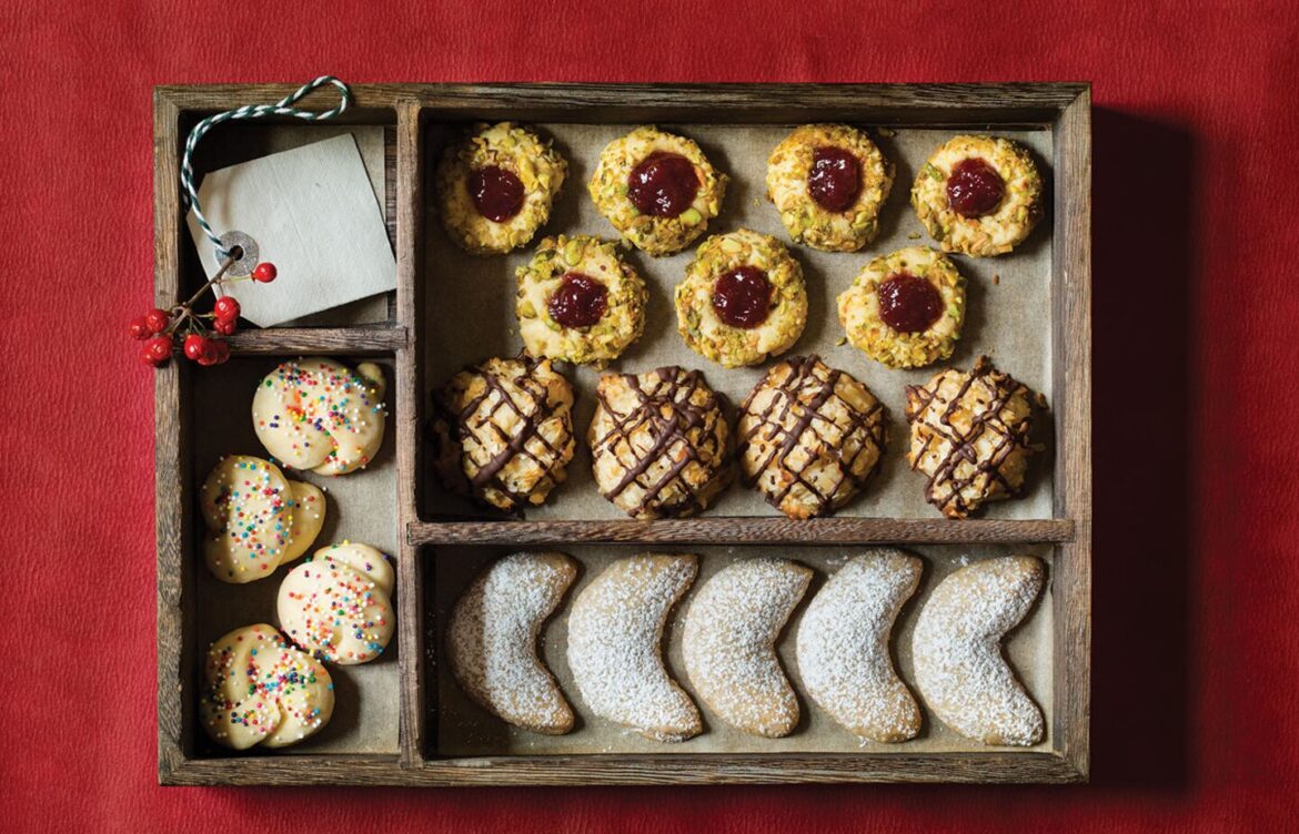 Classic holiday cookie recipes from Boston-area bakers Macaroons, Christmas wreaths, almond crescents, and Italian natale cookies bring on the warm memories.