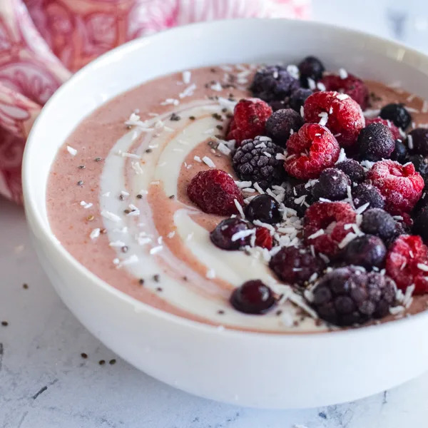 Pre-Workout Breakfast Smoothie Bowl | Rebecca Firsker