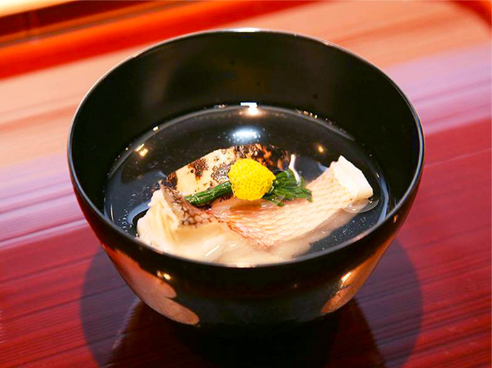 © Akasaka Shimabukuro