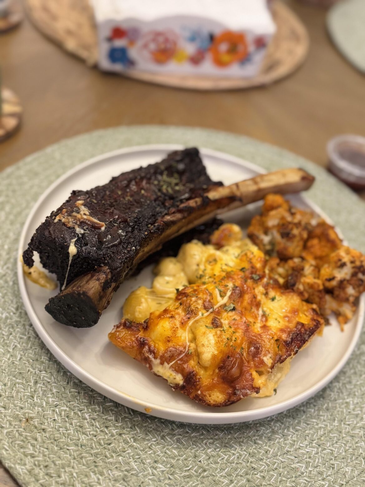 Smoked beef plate ribs with mac and cheese and buffalo cauliflower. My partner and I just bought a home together, before this we could only cook at a small condo. Now I have a whole yard to smoke bbq ☺️ Smoked beef plate ribs with mac and cheese and buffalo cauliflower. My partner and I just bought a home together, before this we could only cook at a small condo. Now I have a whole yard to smoke bbq ☺️