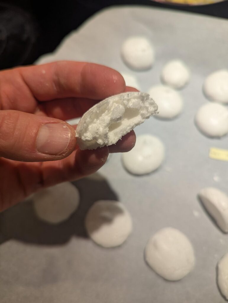 Love these gooey little treasures - Aquafaba meringues!! 🫘♥️