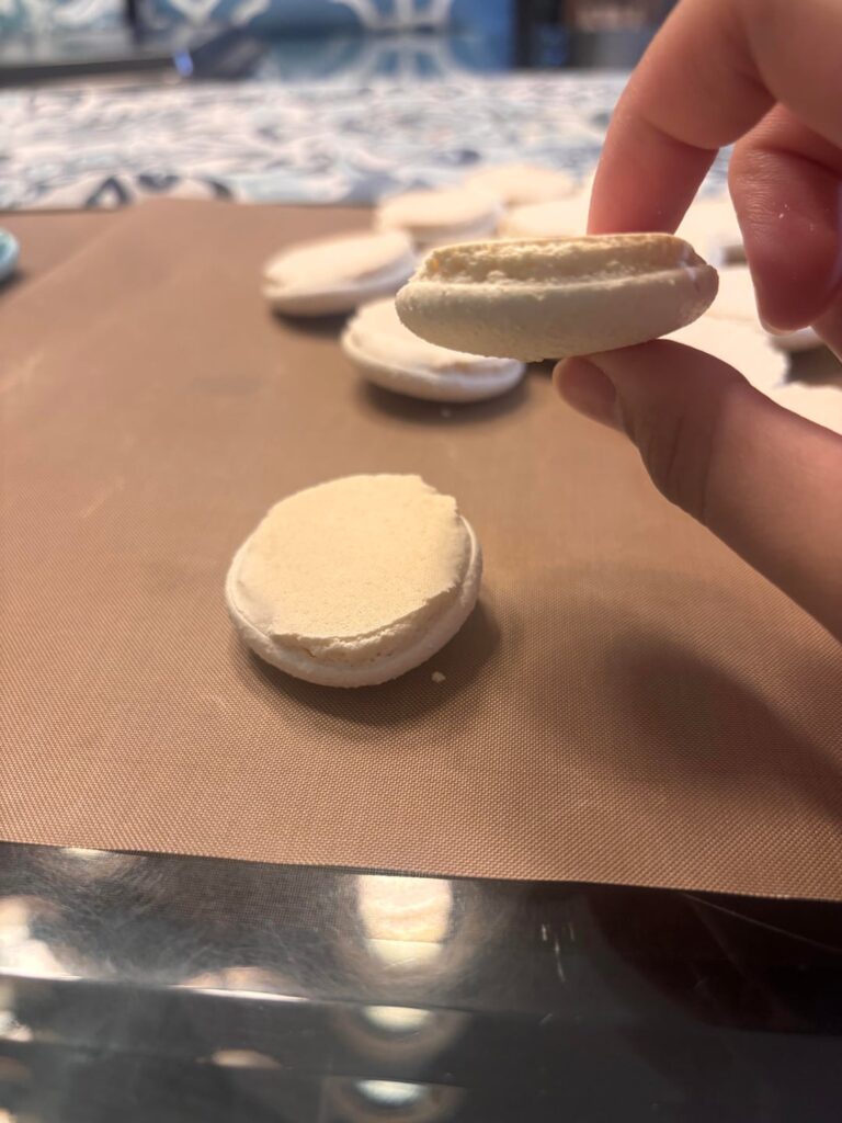 Macarons with feet on only 2 sides
