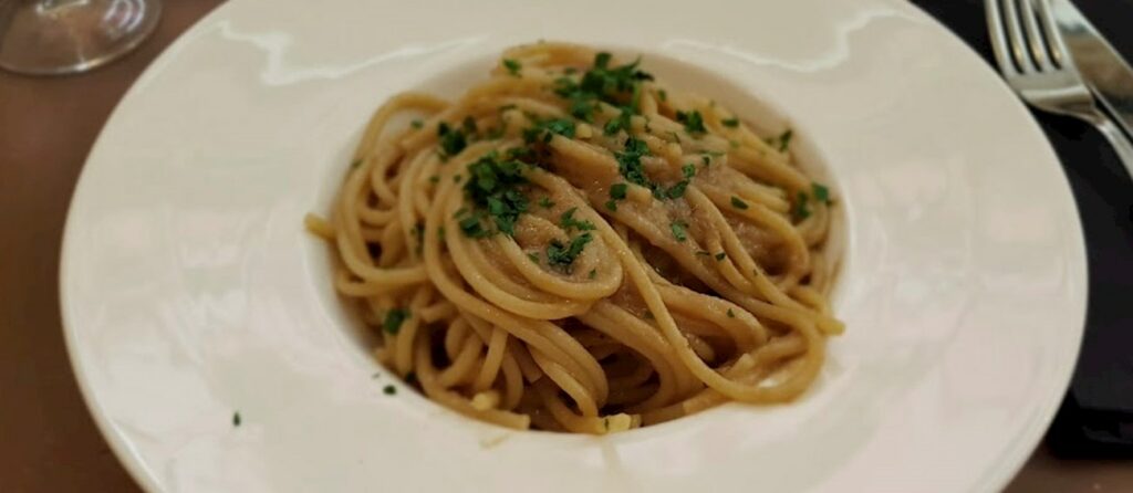 What to eat in Veneto: bigoli in salsa