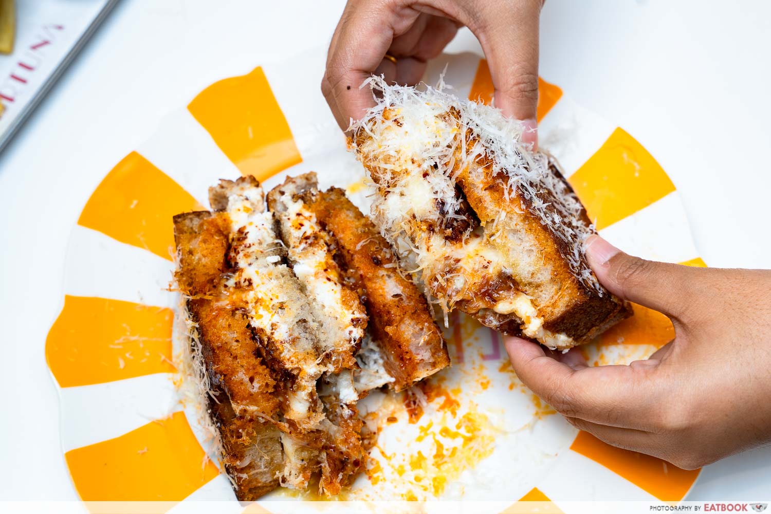 Fortuna-Terrazza-cheese-toast-interaction