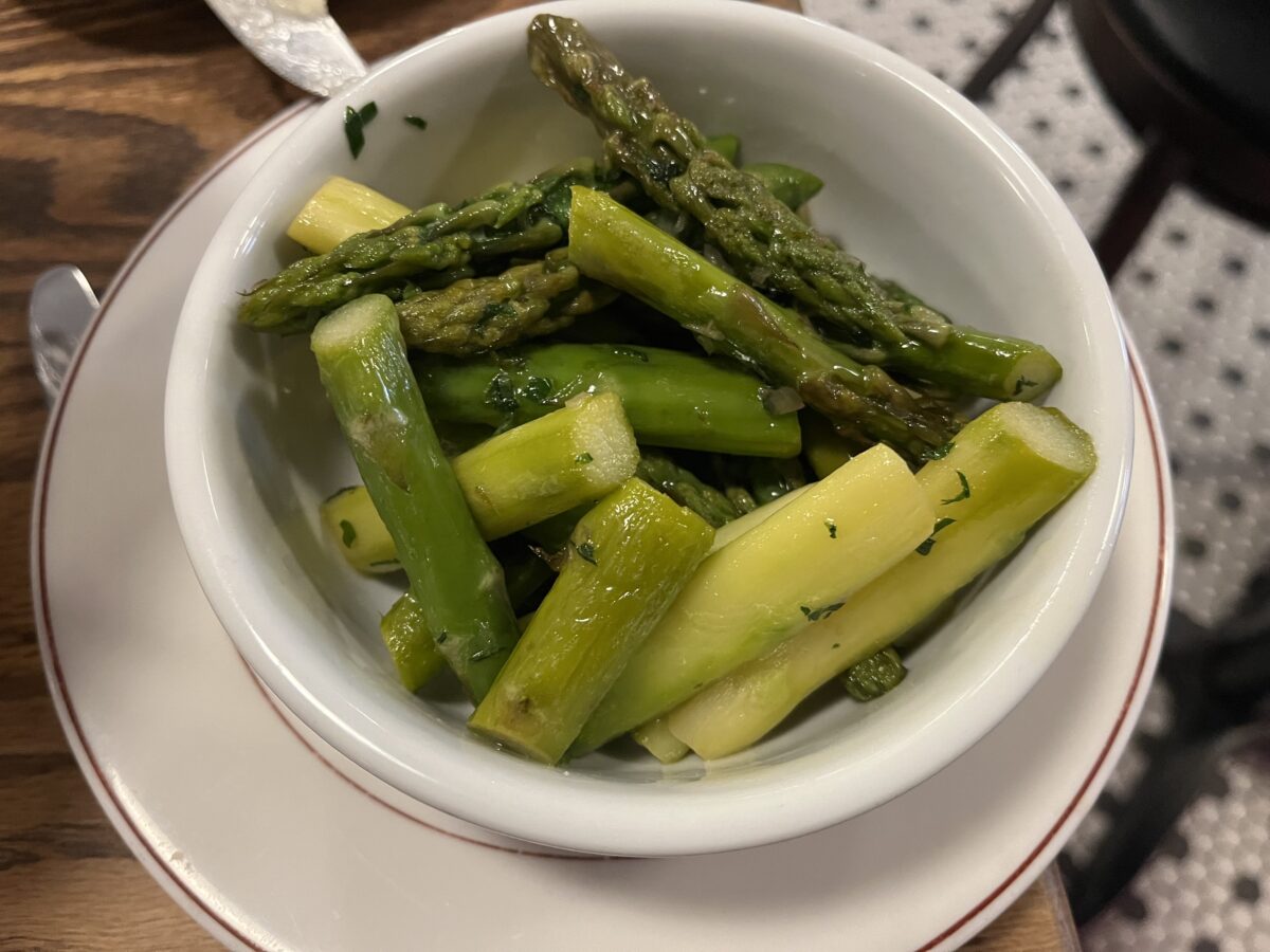 Asparagus at Le Tout Va Bien