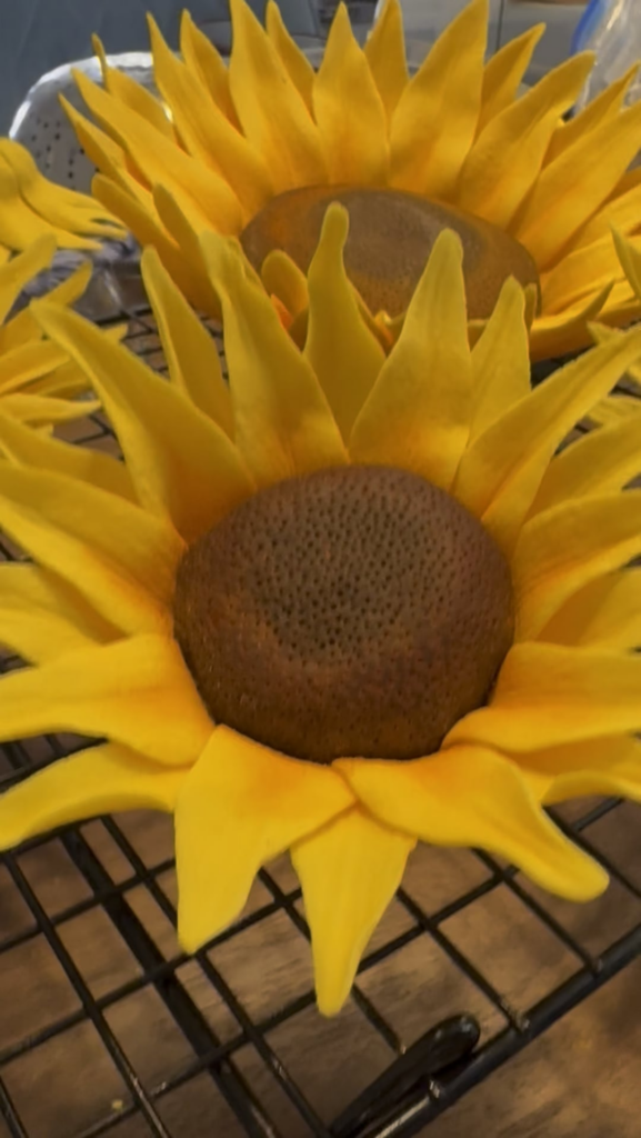 Follow up from my Sugarcraft sunflower wedding cake, here’s the process for making the flowers and leaves