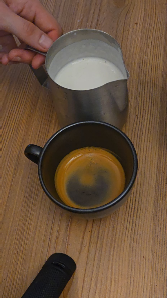 Back with another oat milk pour! this is my favourite part of the morning