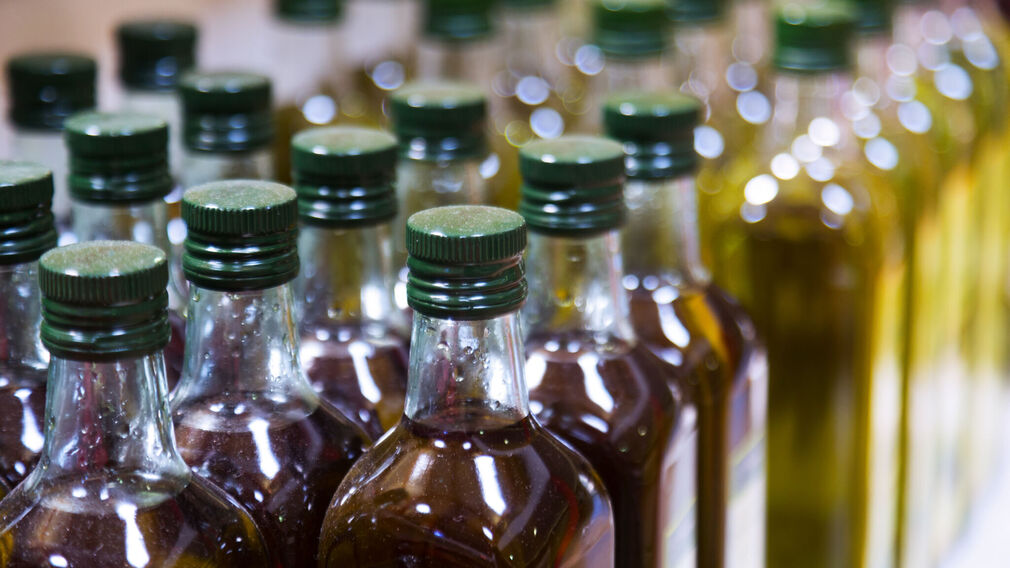 Spain has approved regulation to improve transparency in the olive oil industry. Image source: Adobe Stock