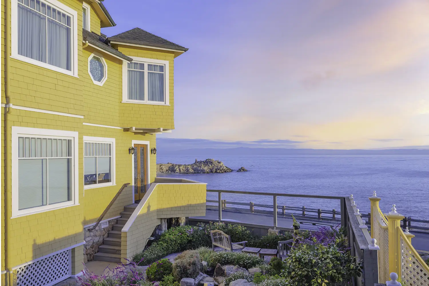 Exterior of Seven Gables Inn’s ocean-front rooms 