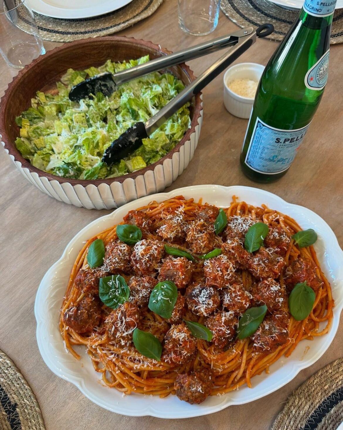 [homemade] Spaghetti and meatballs with fresh basil + Caesar salad on the side