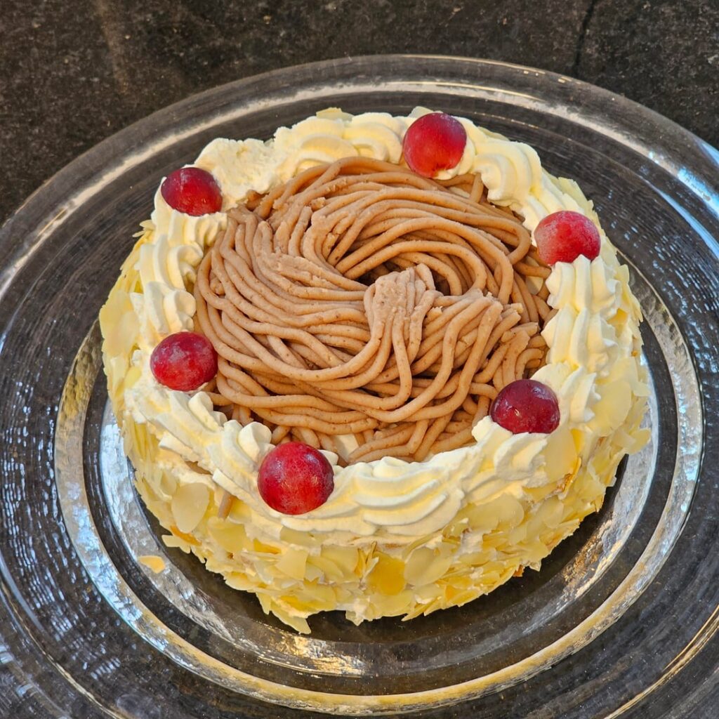 Upping the Vermicelles game: cake instead of tartlet :)