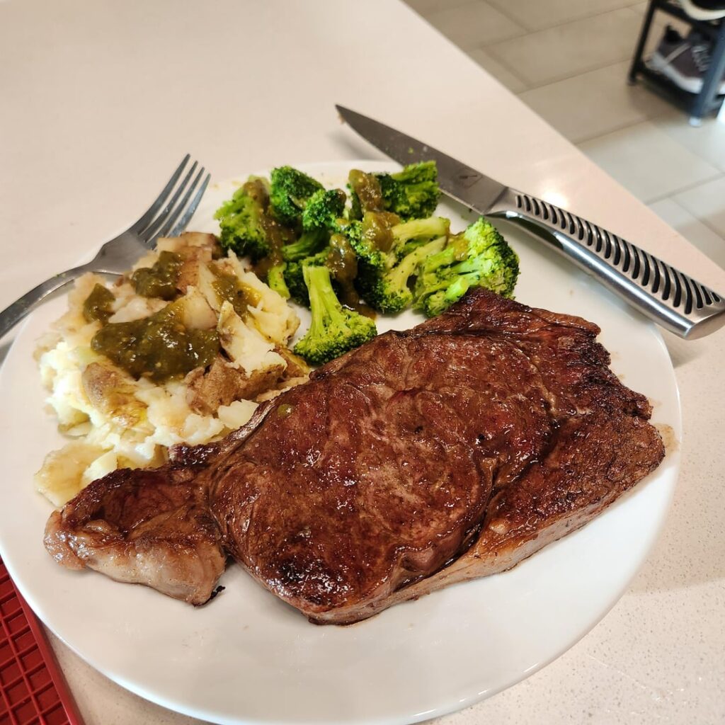 Happy Saturday everyone! Pan seared ribeye, homemade hot sauce on the veg
