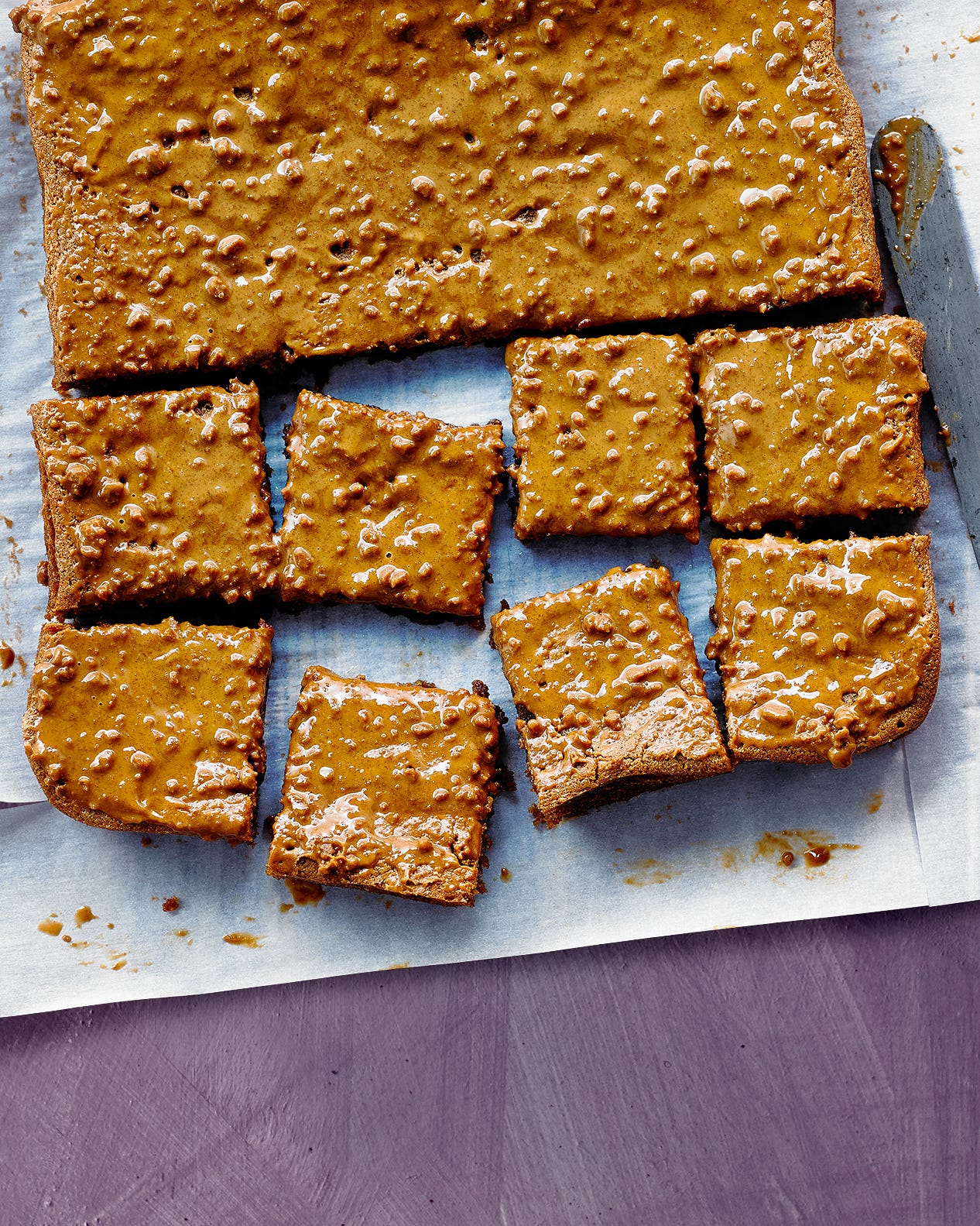 Biscoff traybake - Easy cake recipe best easy baking recipes biscoff cake