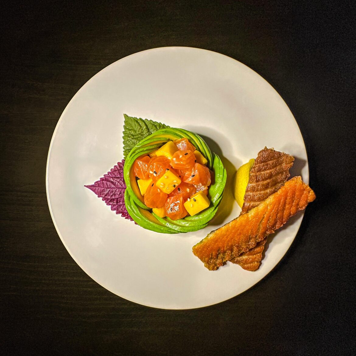 Salmon tartare w/ avocado, mango and salmon skin chips