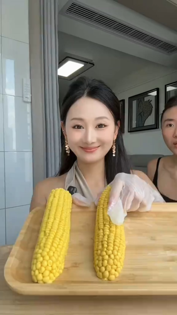 Sticky coconut powder jelly. Might be a nice food to have on your first date