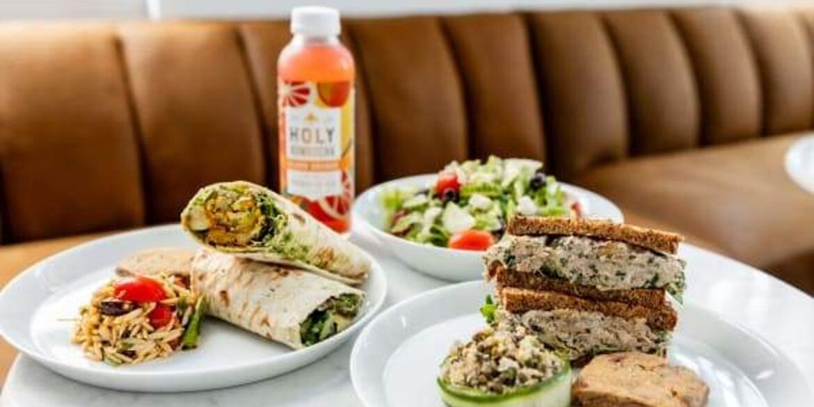 Breakfast lunch cafe opens in downtown Dallas building