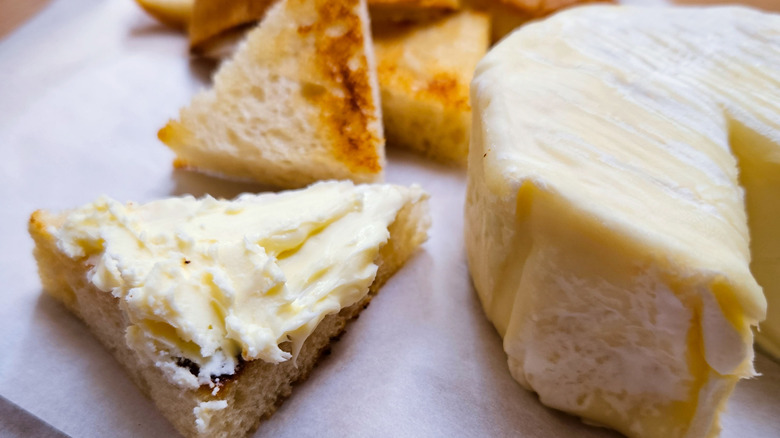 brillat savarin cheese with bread on parchment paper