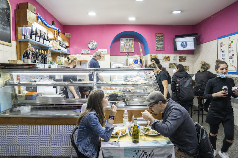 Spiedo d’Oro: A No-frills Lunch Joint Serves Up Cheap Naples Classics Spiedo d’Oro: A No-frills Lunch Joint Serves Up Cheap Naples Classics