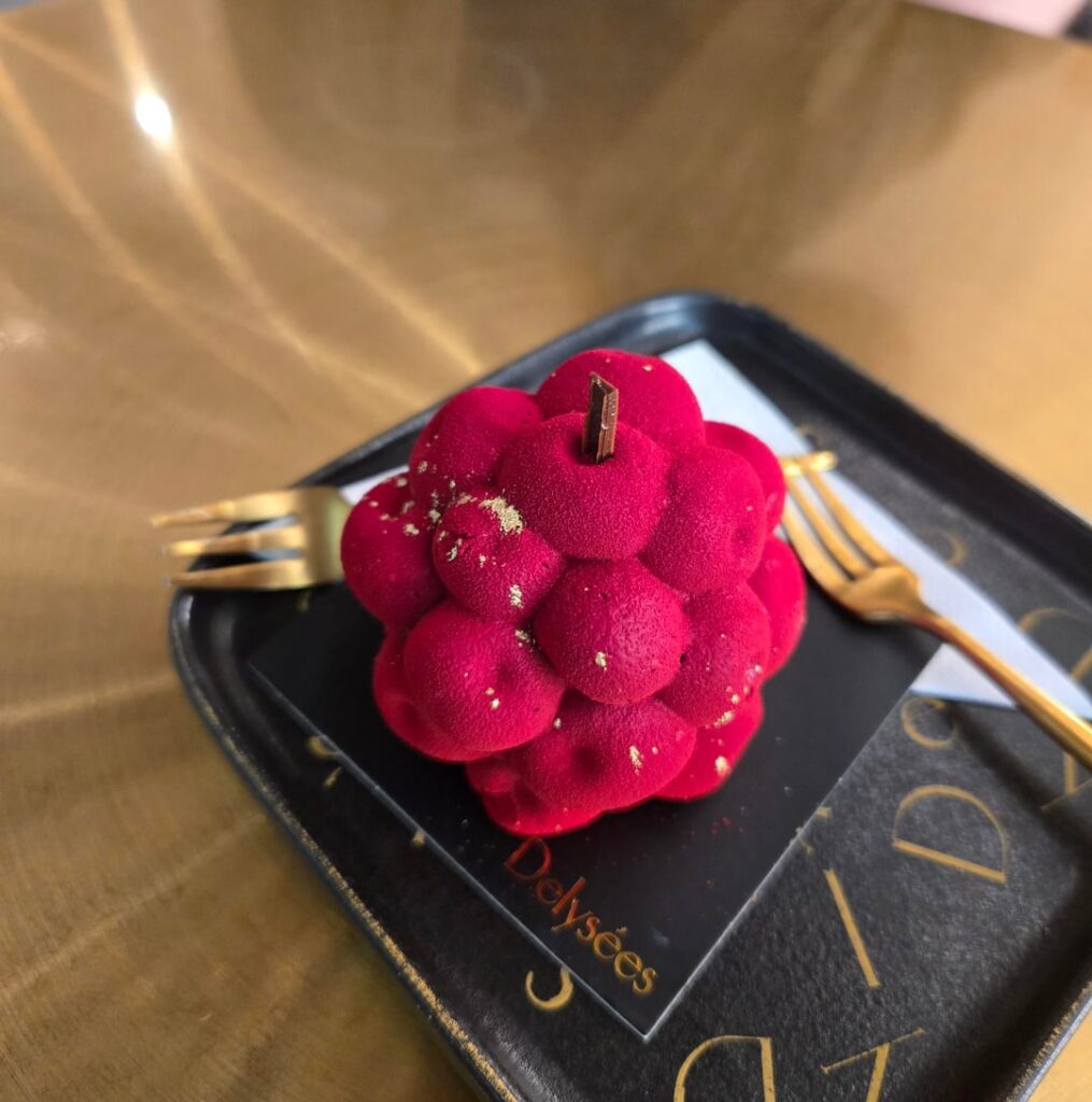 I tried pastries from Delysées!