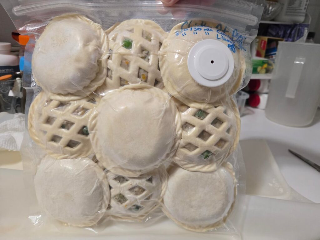 Mini chicken pot (hand) pies 🥧