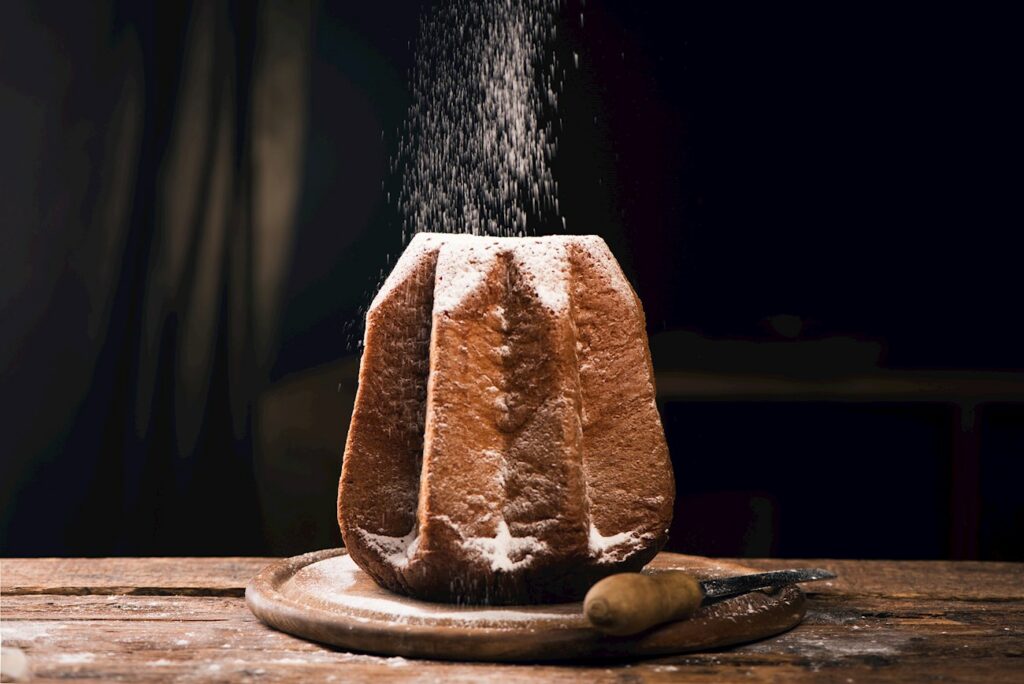 What to eat in Veneto: pandoro