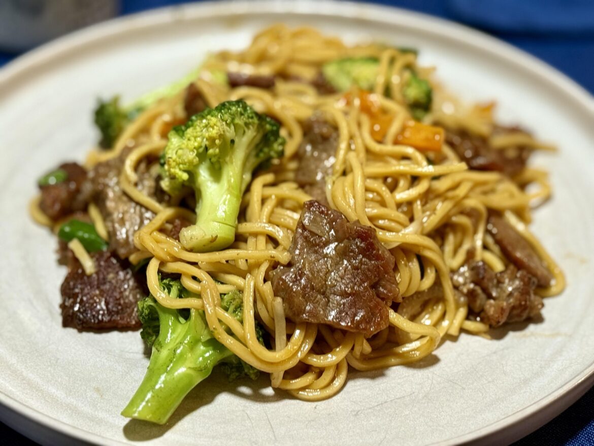 Beef and broccoli lo mein