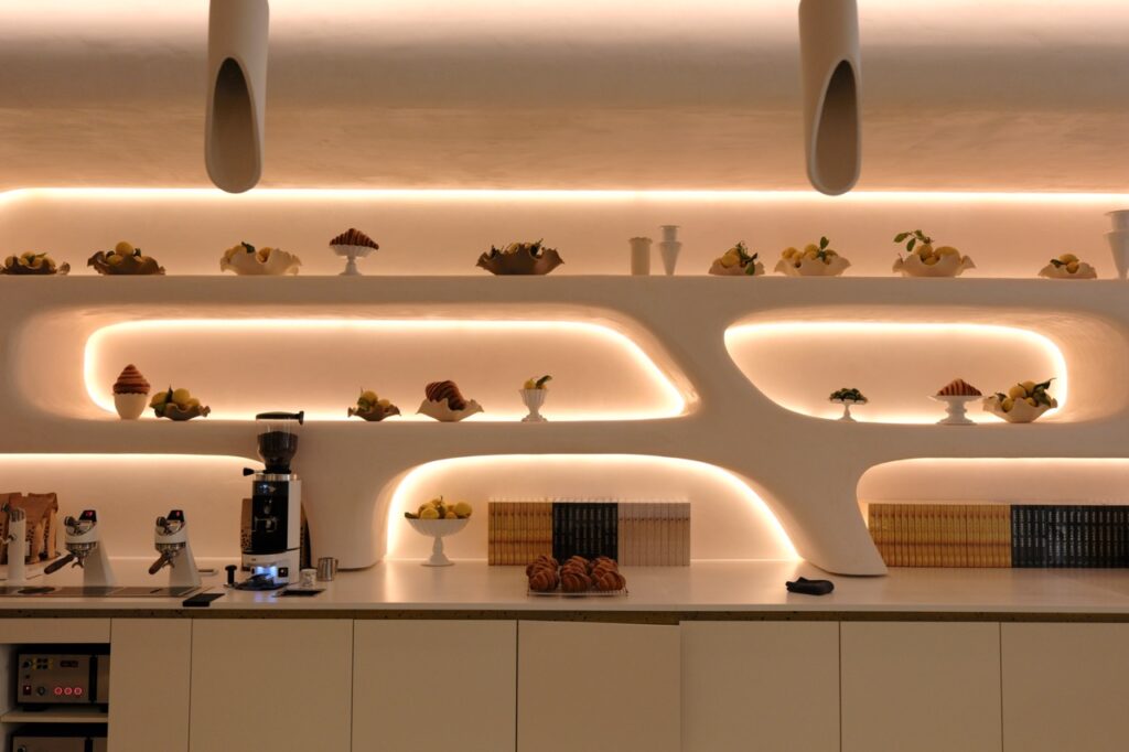 The shop's mineral design is directly inspired by the rocky environment of the Côte d'Azur and Monaco's 'Rocher' © Monaco Tribune - Benjamin Godart