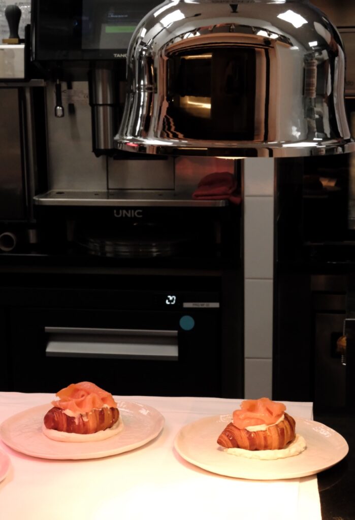 The tearoom also offers a simple menu of savoury items © Monaco Tribune - Benjamin Godart