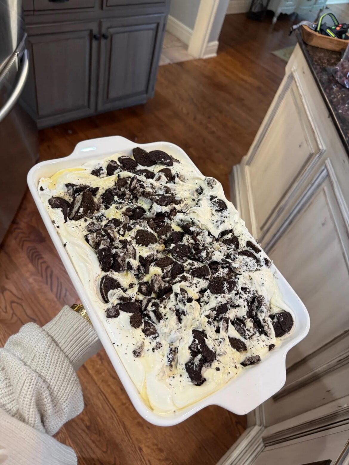 This might just be the easiest and yummiest😋🍰dessert to throw together! But don’t say I didn’t warn you… it is slightly addictive. RECIPE BELOW