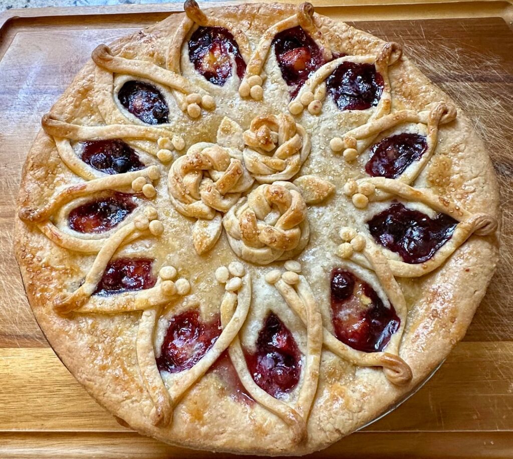 Peach blueberry pie
