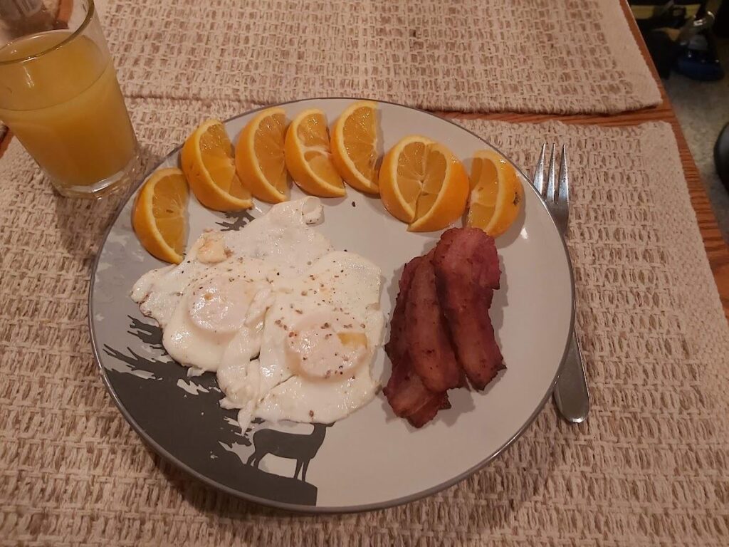 Bacon 'n Eggs with OJ and an Orange