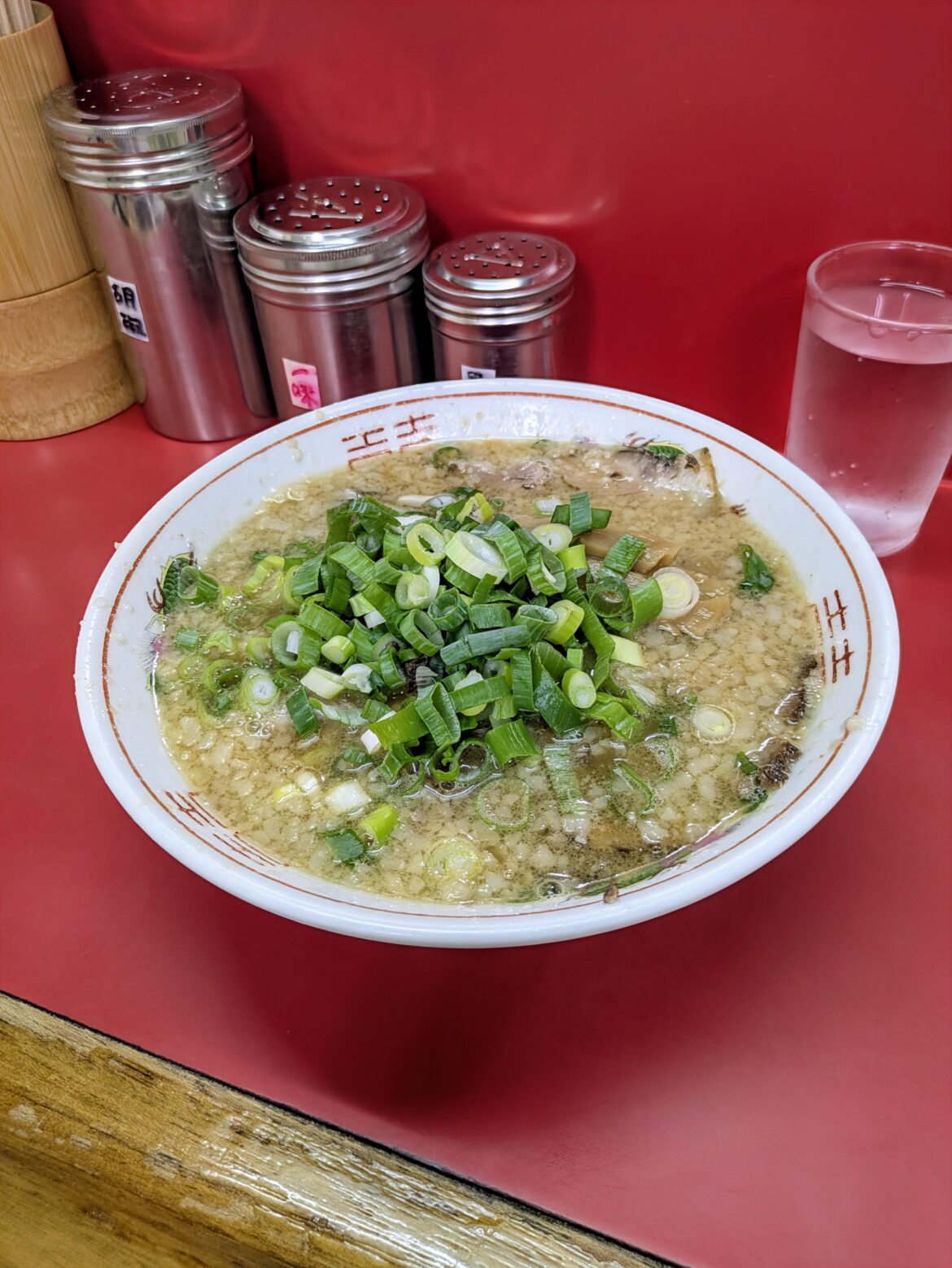 at Masutani in🇯🇵Kyoto, is said to be the birthplace of Kyoto's seabura(back fat)-chacha-ramen.