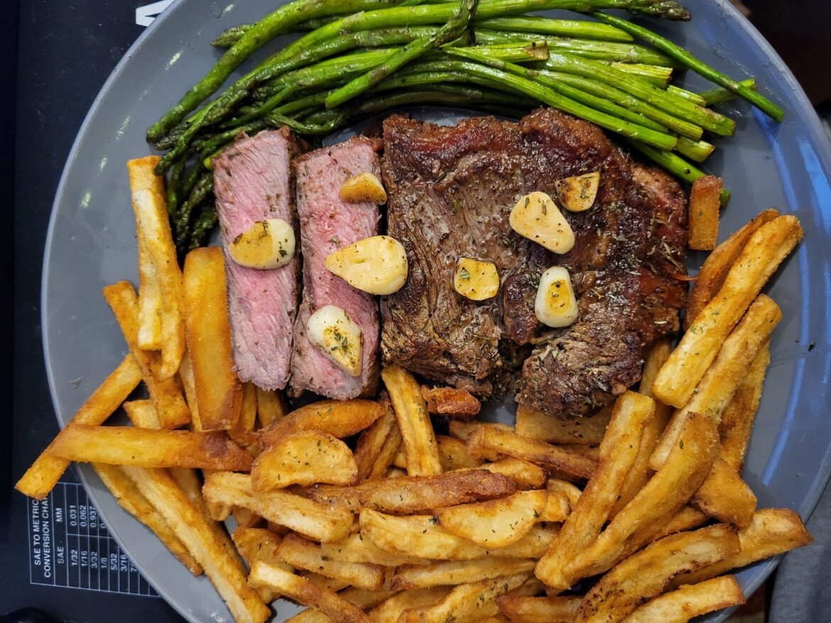 Steak, asparagus, French fries
