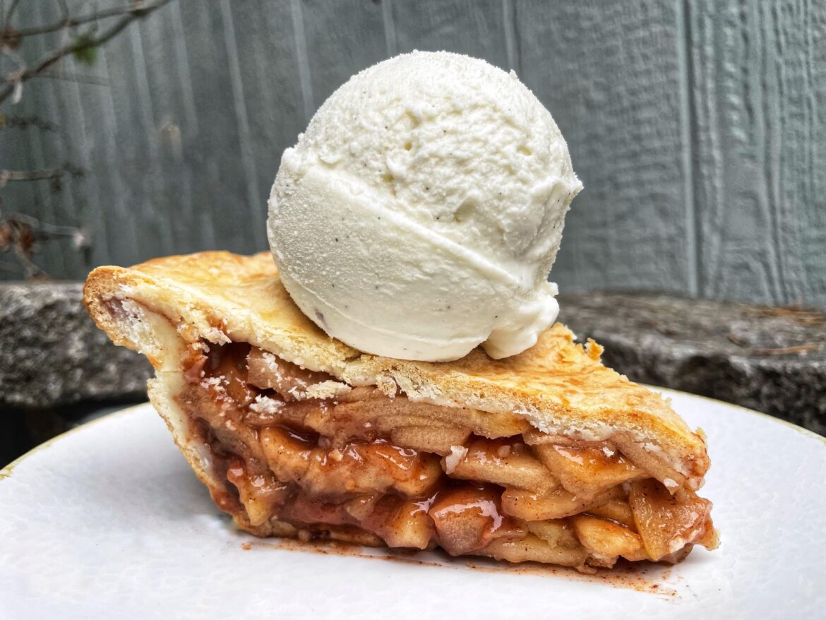 Today I made: an Apple Pie with homemade Vanilla Bean ice cream