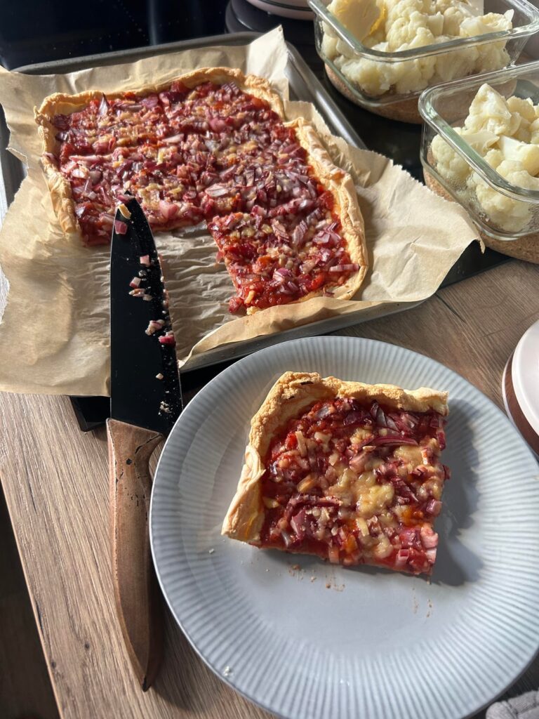 Egg white pizza 277kcal total with a crust that doesn’t fall apart