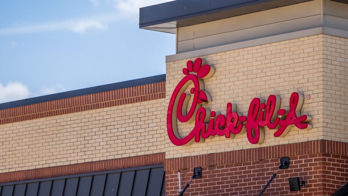 Money-Saving September Family Dinner Deals at Popular Food Chains Money-Saving September Family Dinner Deals at Popular Food Chains