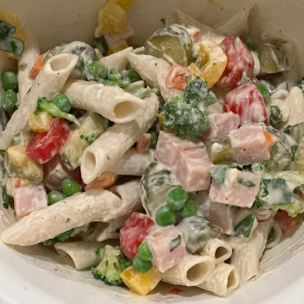 Pasta salad with honey roasted turkey breast - 314 cal