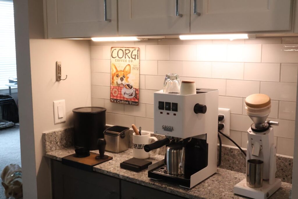 New apartment has a perfect spot for my setup