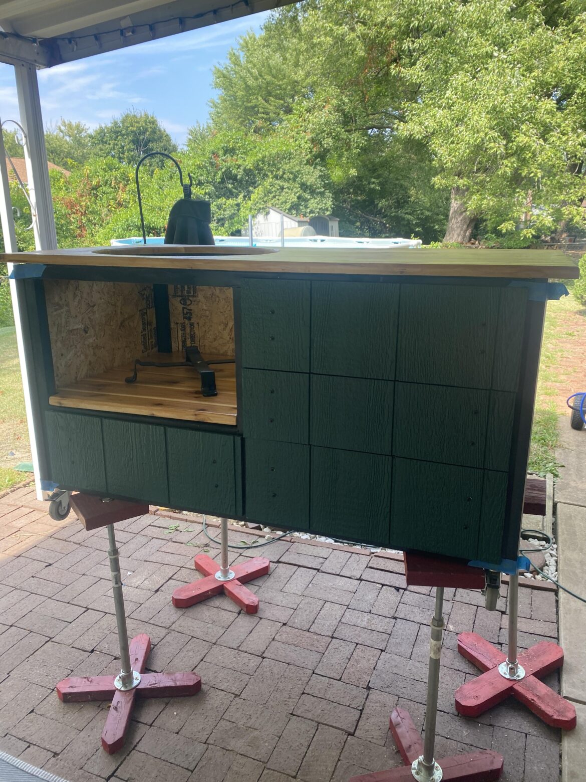 Egg island drawer pulls.