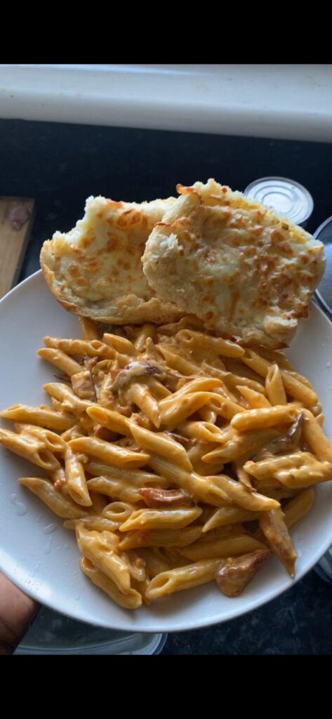 Creamy Tomato & Garlic Penne with Cheesy Bread!