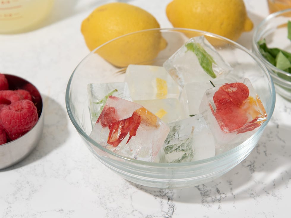 meghan markle fancy ice cubes frozen with edible flowers, lemon slices, basil, rosemary sprigs