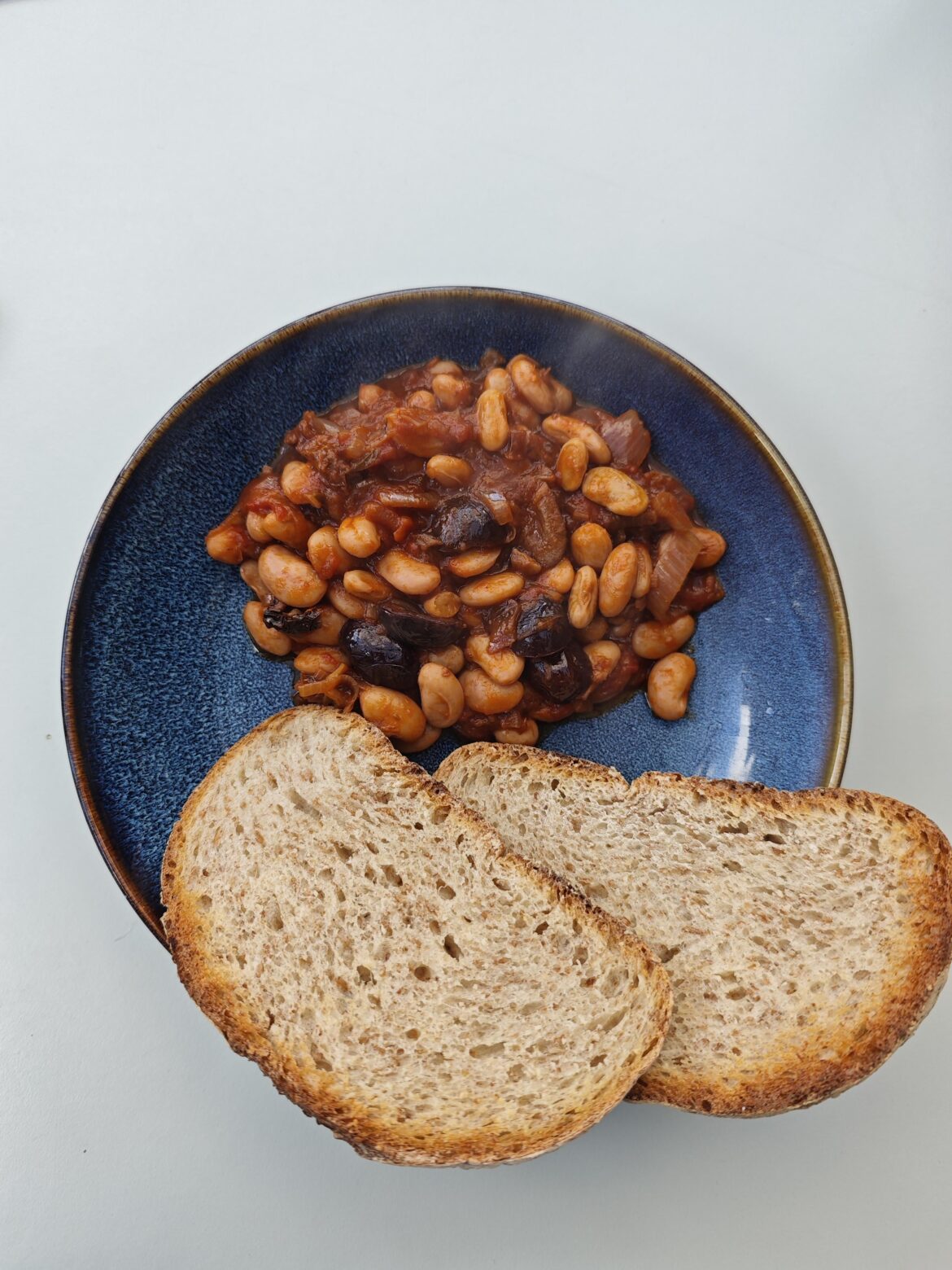 Quasi-puttanesca with borlotti