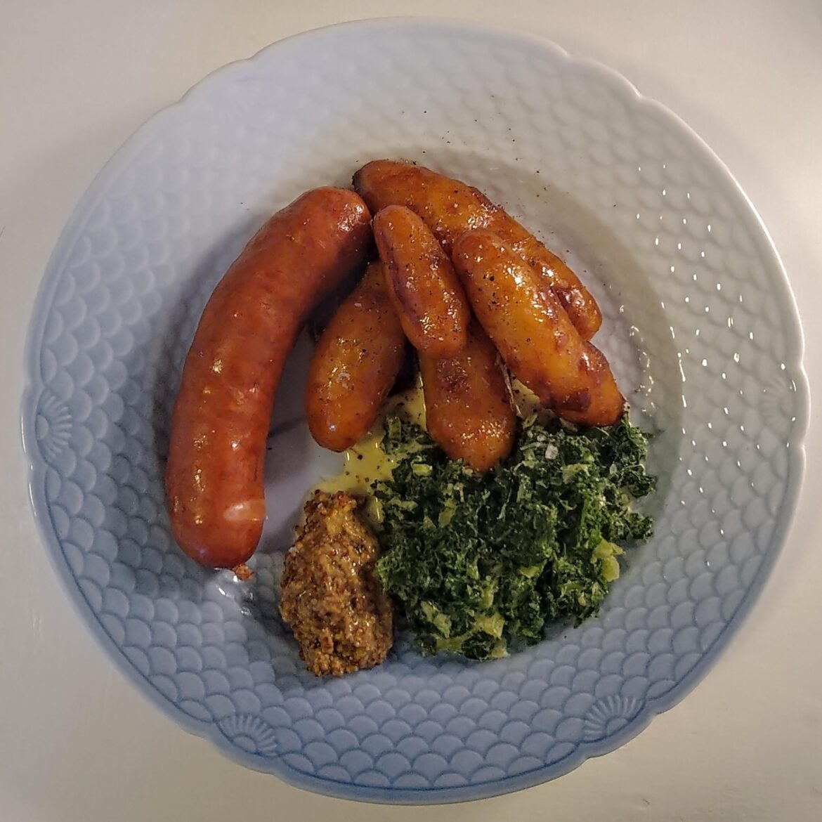 My gf made "Kålpølser med brunede kartofler, grønlangkål og sennep", a classic Danish dish