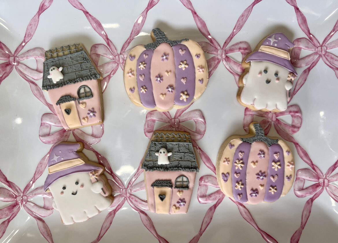 Attended my second cookie decorating class today!!🎃👻