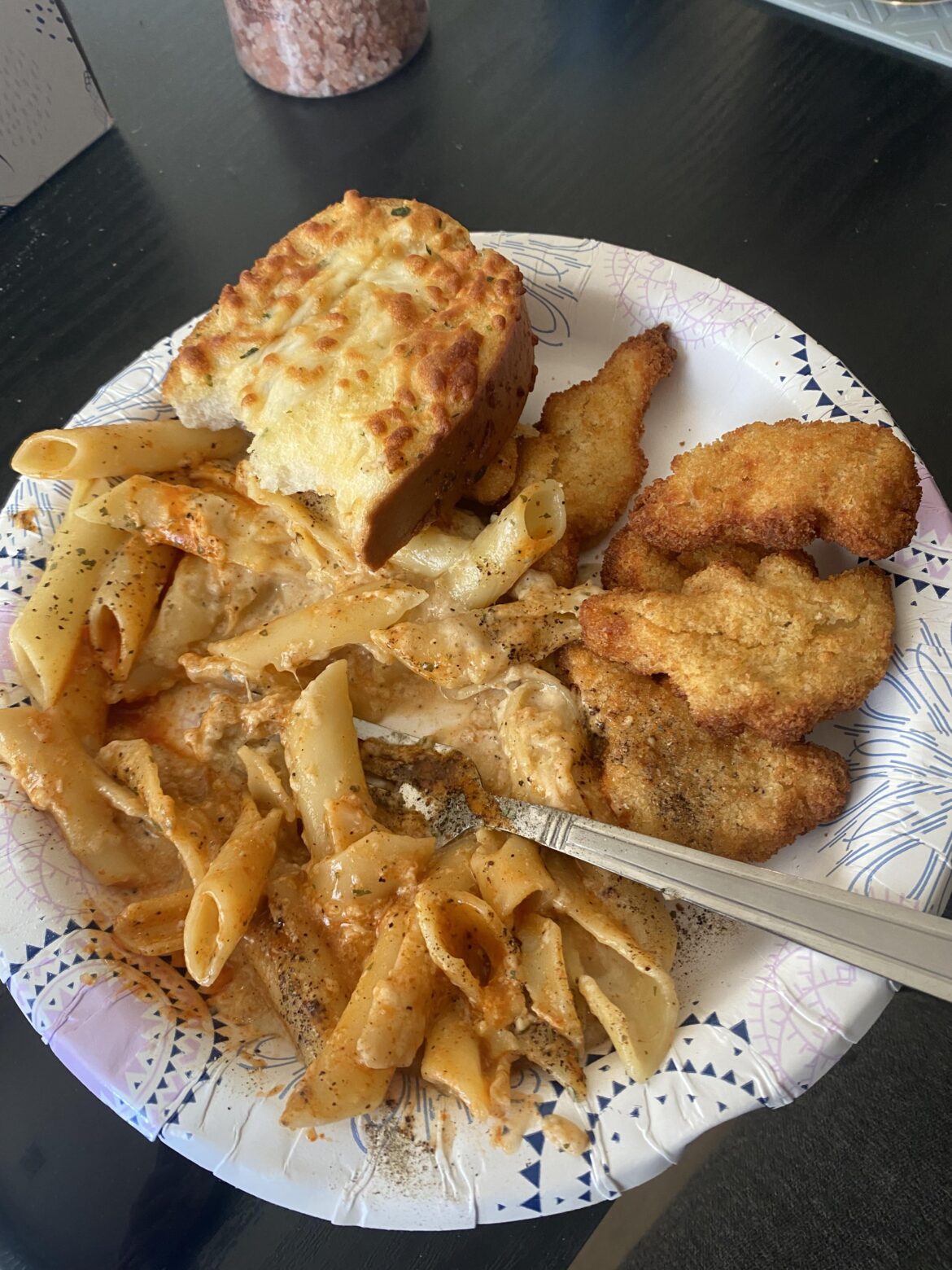 mac and cheese with dino nuggets