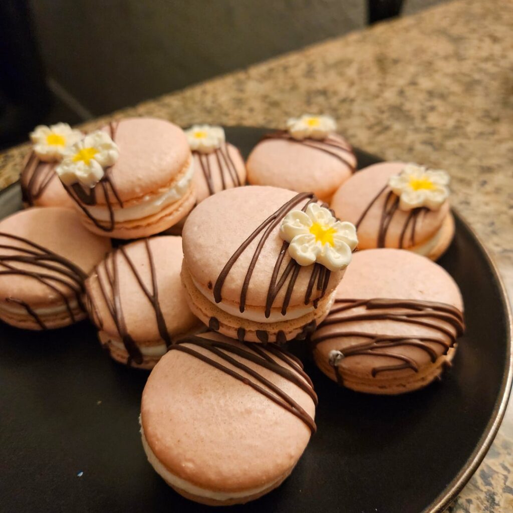 Strawberry macarons ✨️