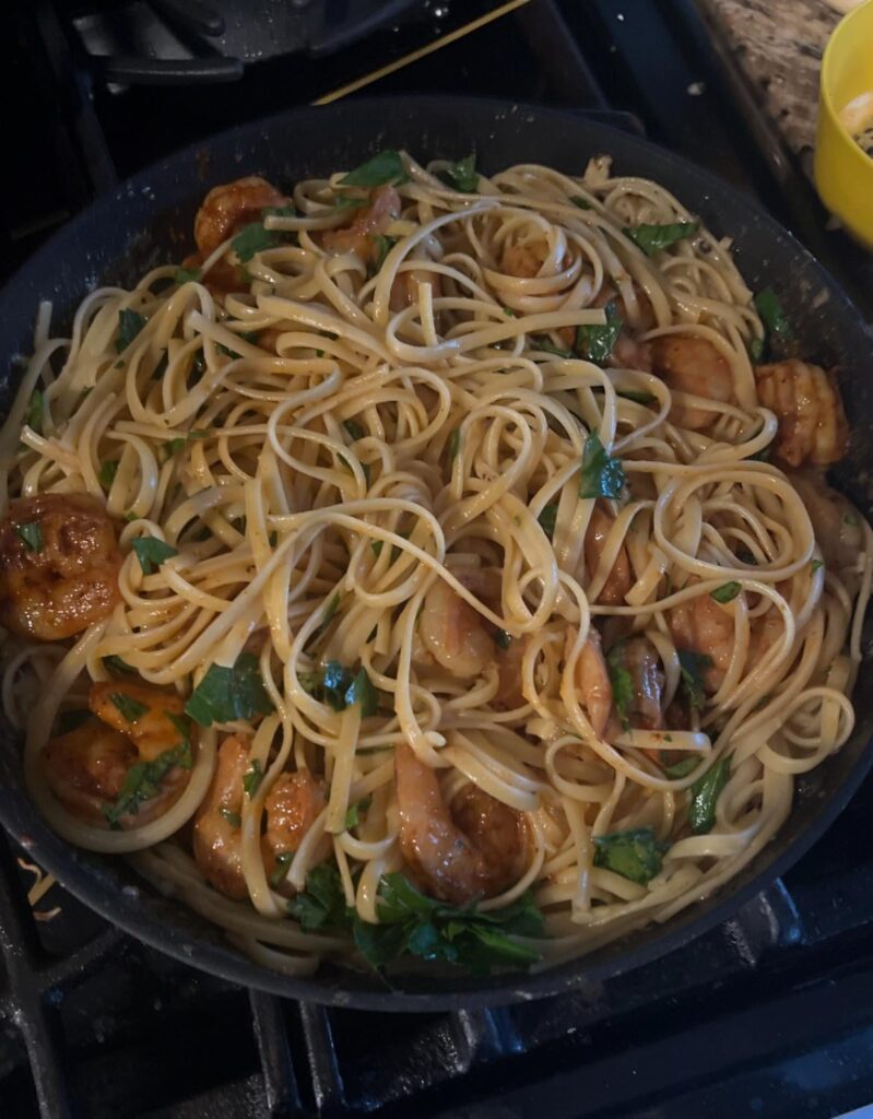 Garlic shrimp pasta for tonight 😋