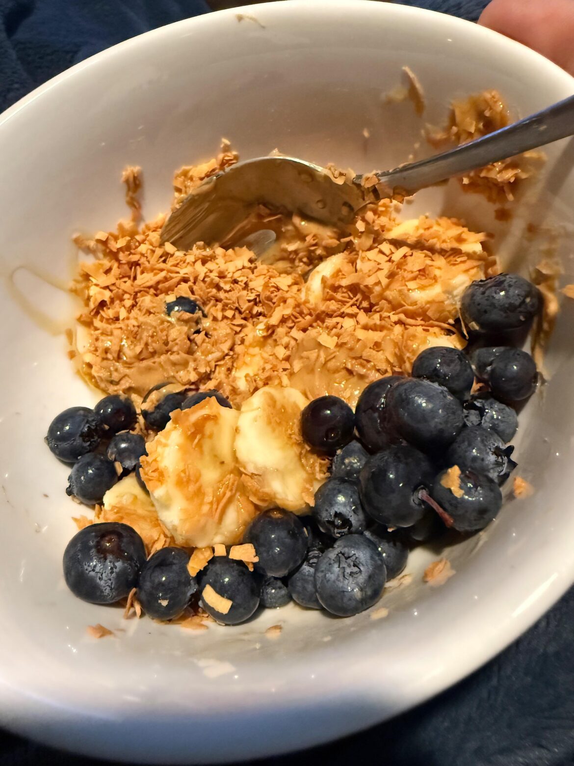Did I just hack late night snacking or is the fruit snack from 90mins ago? ……..PB, banana, honey, toasted coconut, and blueberries
