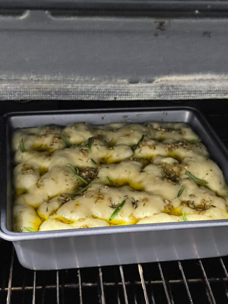 Garlic rosemary thyme focaccia! The smell 🤤